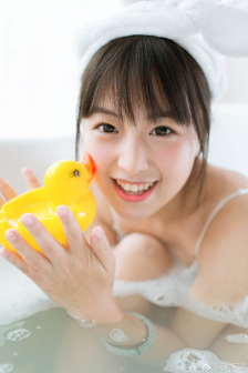美女张开腿让男生桶爽